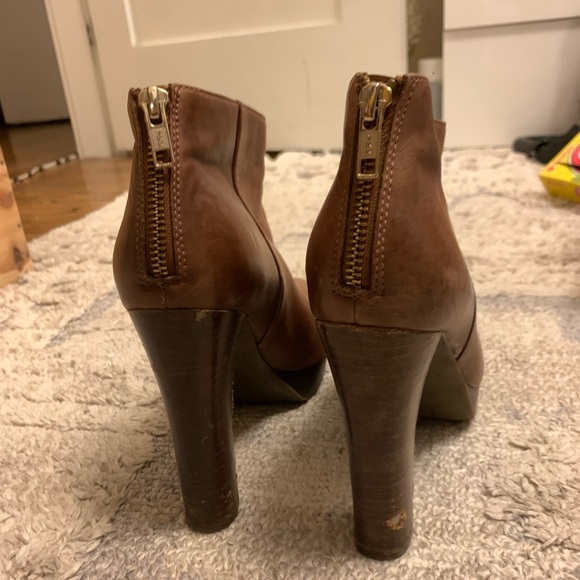 Soft Leather Aldo Bootie Heels (8.5/39) - Picture 3 of 4